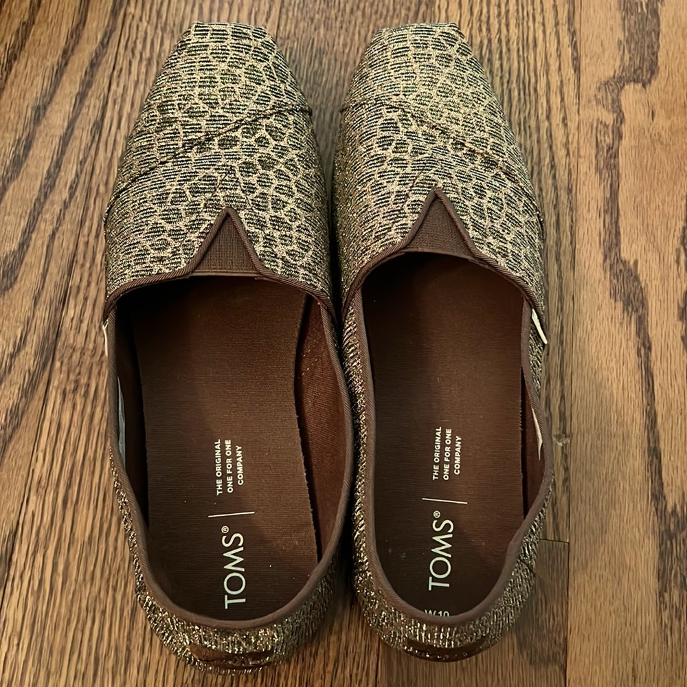 Toms gold glitter leopard shoes